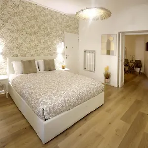  Apartment Buongiorno Colosseo Italy